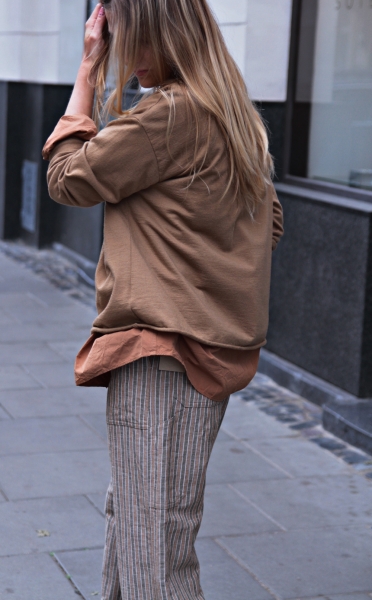 LEKKI WEŁNIANY SWETEREK