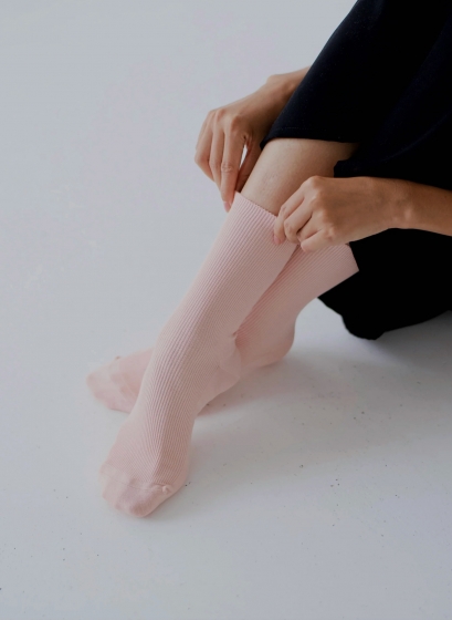 NISHIGUCHI KUTSUSHITA — PRĄŻKOWANE SKARPETY ( KOLORY DO WYBORU )